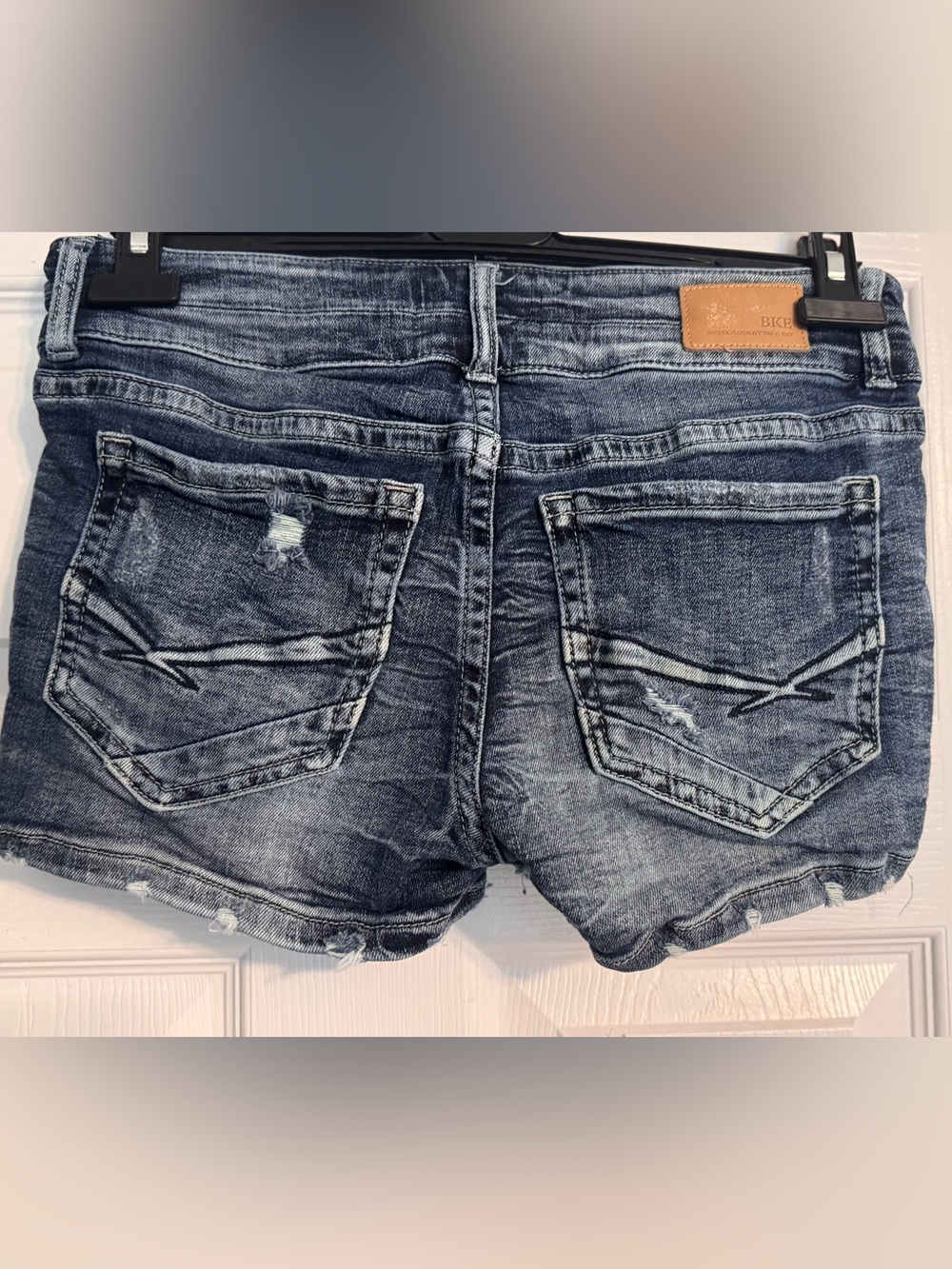 Buckle BKE Stella BGK132 Distressed Stretch 3” Denim Blue Jeans Size 28